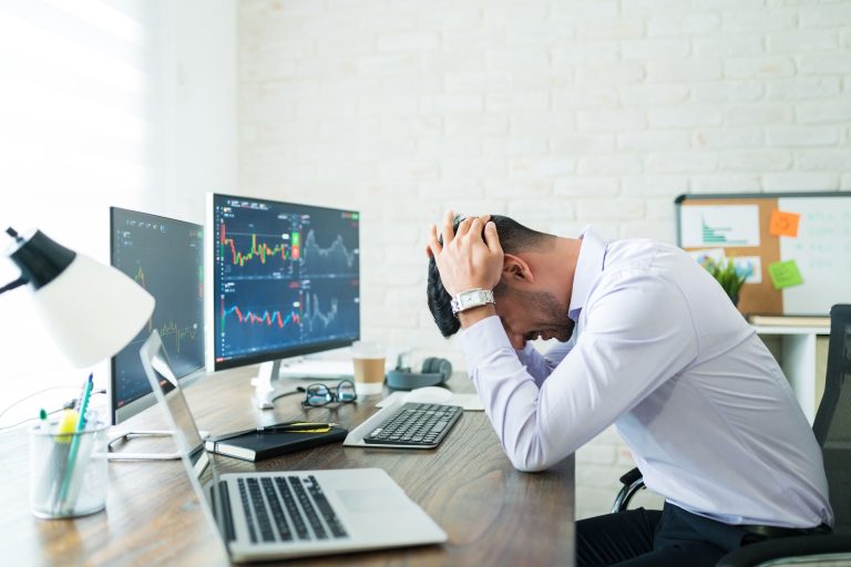 Lire la suite à propos de l’article 7 Erreurs de Trading Qui Font Perdre 90% des Débutants